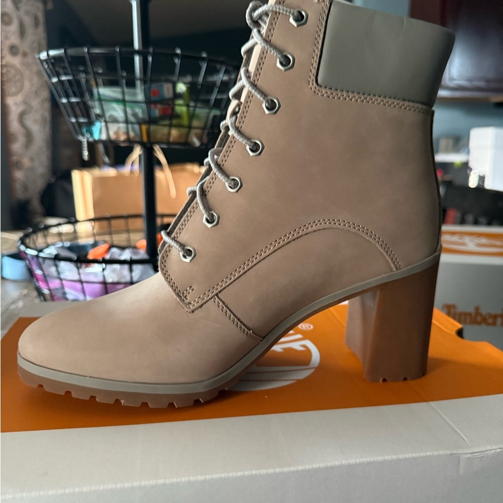 Timberland Tan Heeled Boots with Padded Collar and Rubber Sole
